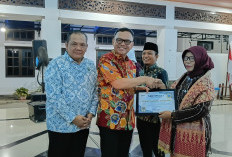 BNNK Empat Lawang Berikan Penghargaan kepada Kepala Desa Pendukung Program P4GN