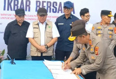 Kapolda Sumsel Hadiri Apel Ikrar Bersama dan Peresmian Tata Kelola Sumur Minyak Masyarakat di Lahat