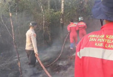 Lahan Semak Belukar Terbakar, Polsek Kota Agung Bersama Damkar Turun Tangan