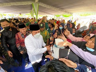 Hadiri Pengajian Akbar Gebyar Sholawat Nariyah