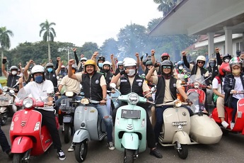 Gubernur, Riding Bersama Komunitas Vespa